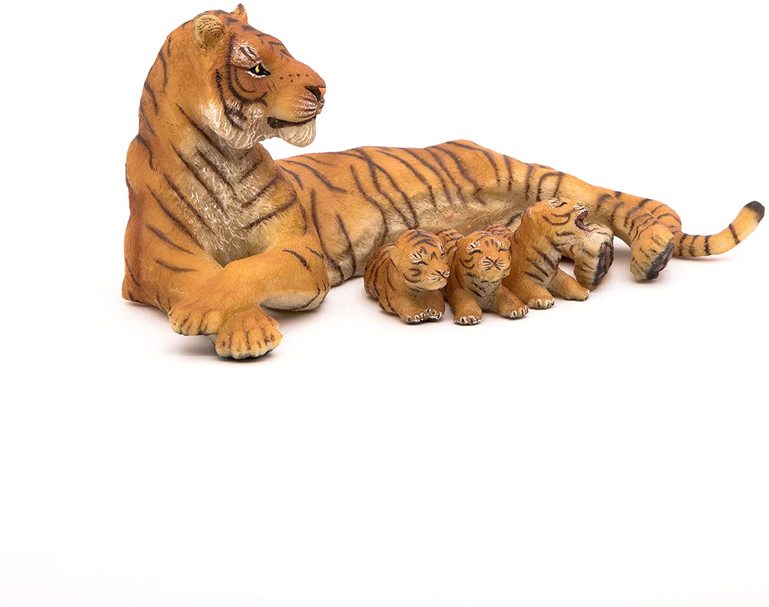Фигурка Тигрица лежащая с тигрятами  